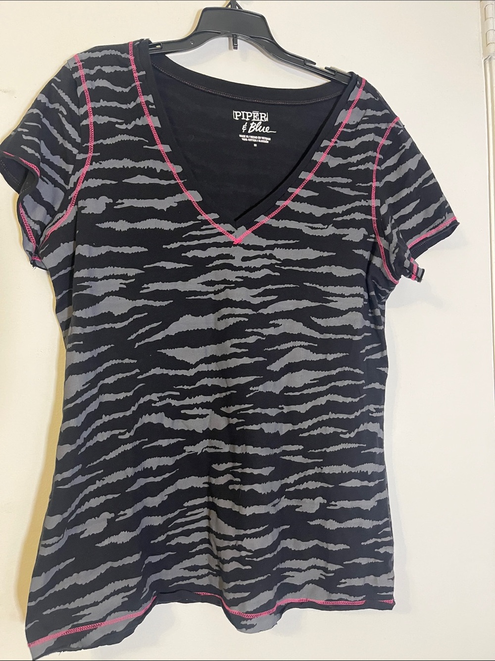 Piper & Blue Black and Gray Zebra-Stripe V-Neck Tee with Pink Stitching 2XL